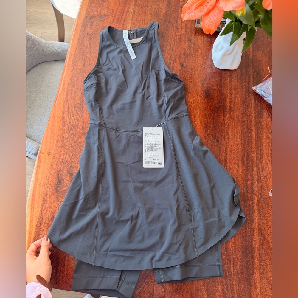 Nulux Running Dress 8" GGRE 6
Color: graphite grey
Size: 6